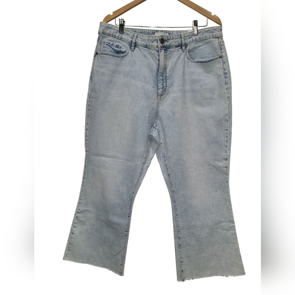 NWT 16/33 LOFT Curvy High Waist Kick Crop Lightwash Denim Jean - Picture 1 of 6